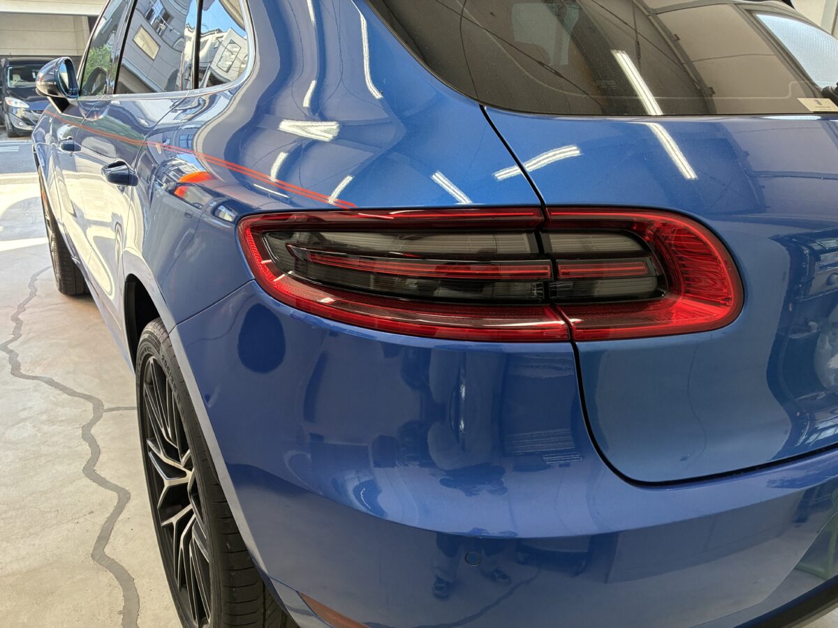 マカンのヘッドライト磨きのご依頼になります。