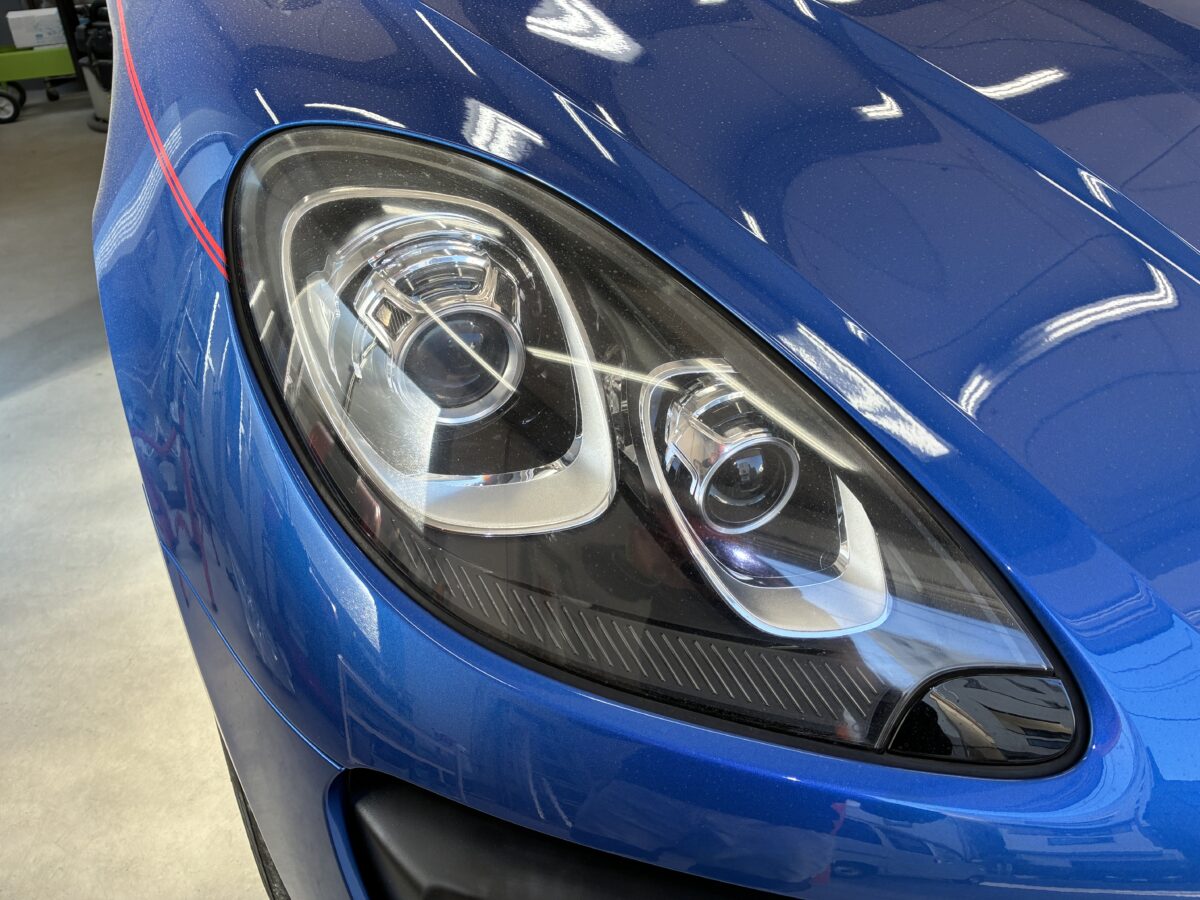 マカンのヘッドライトの黄ばみの再発