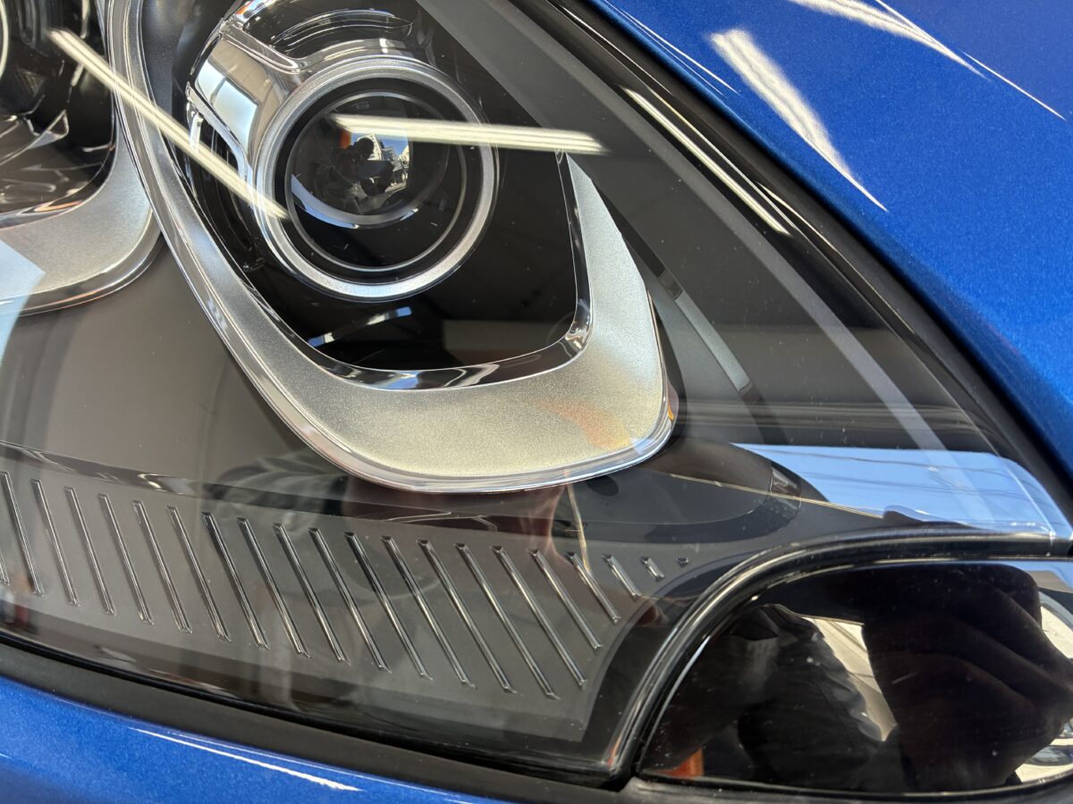 輸入車のヘッドライト磨きのDIYは大変・・・