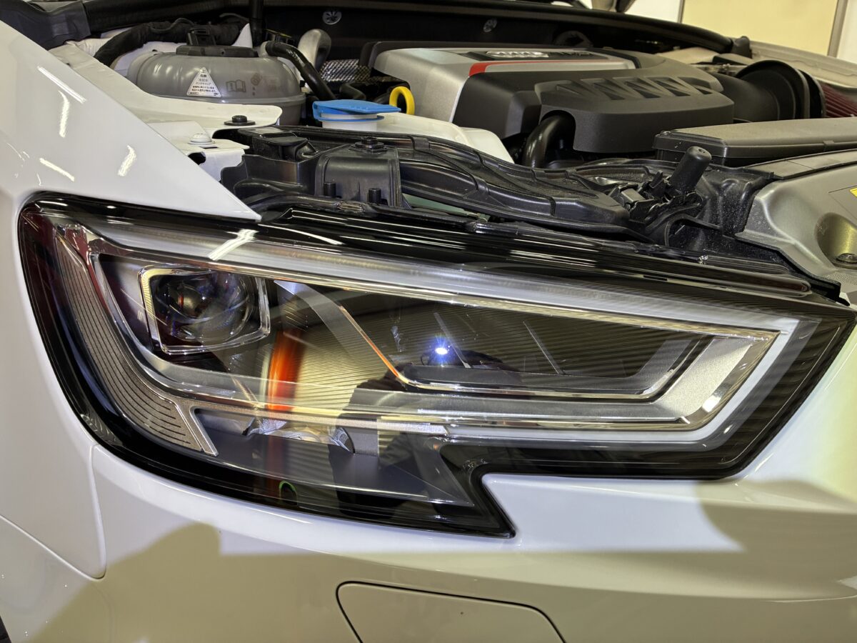 アウディS3のヘッドライトリペアはお任せ下さい。