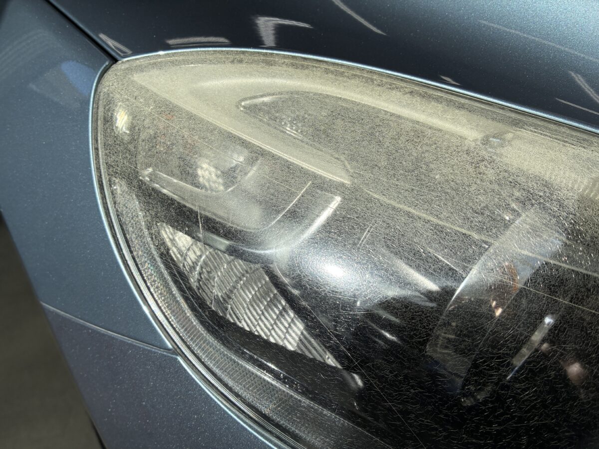 ボルボV40　ヘッドライトの黄ばみ