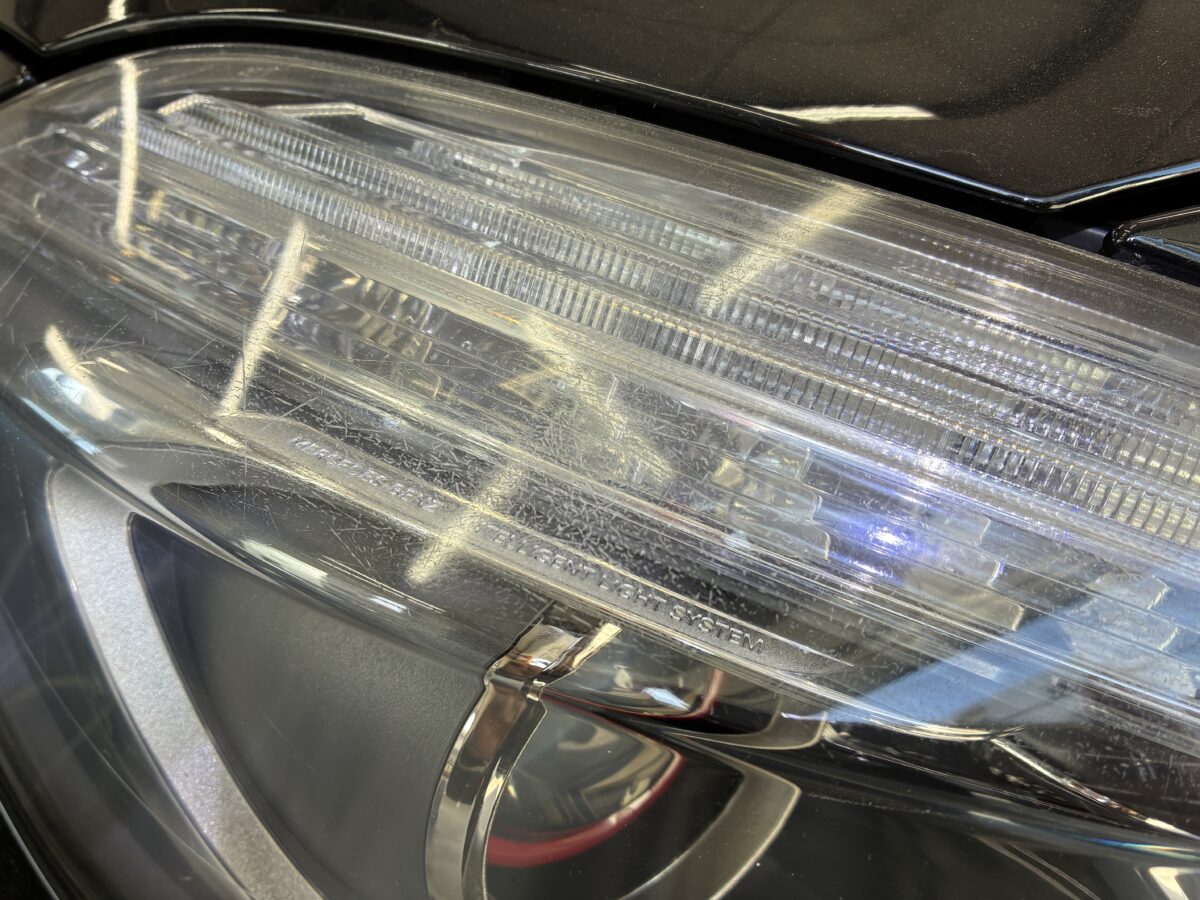 ベンツAMGA45　ヘッドライトクラック、黄ばみ