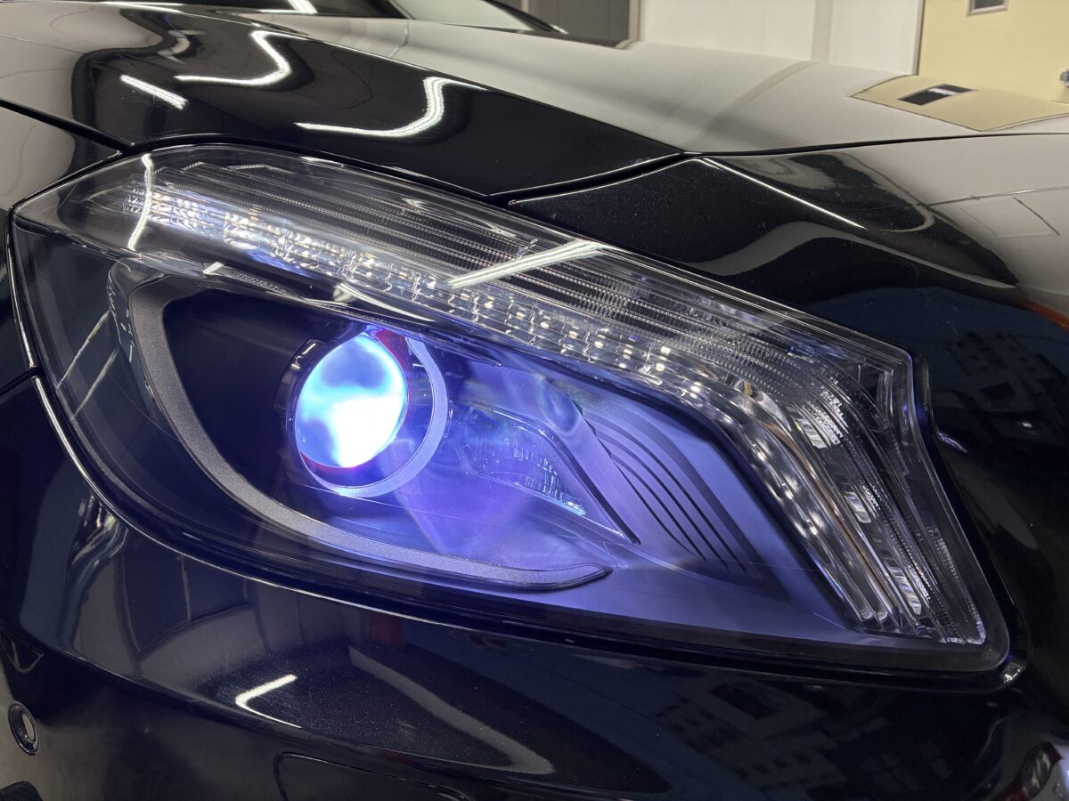 ベンツA45　ヘッドライトリペア後のライト点灯時