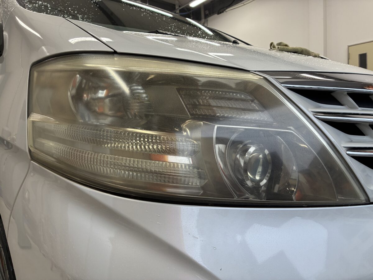 アルファードのヘッドライトの黄ばみ