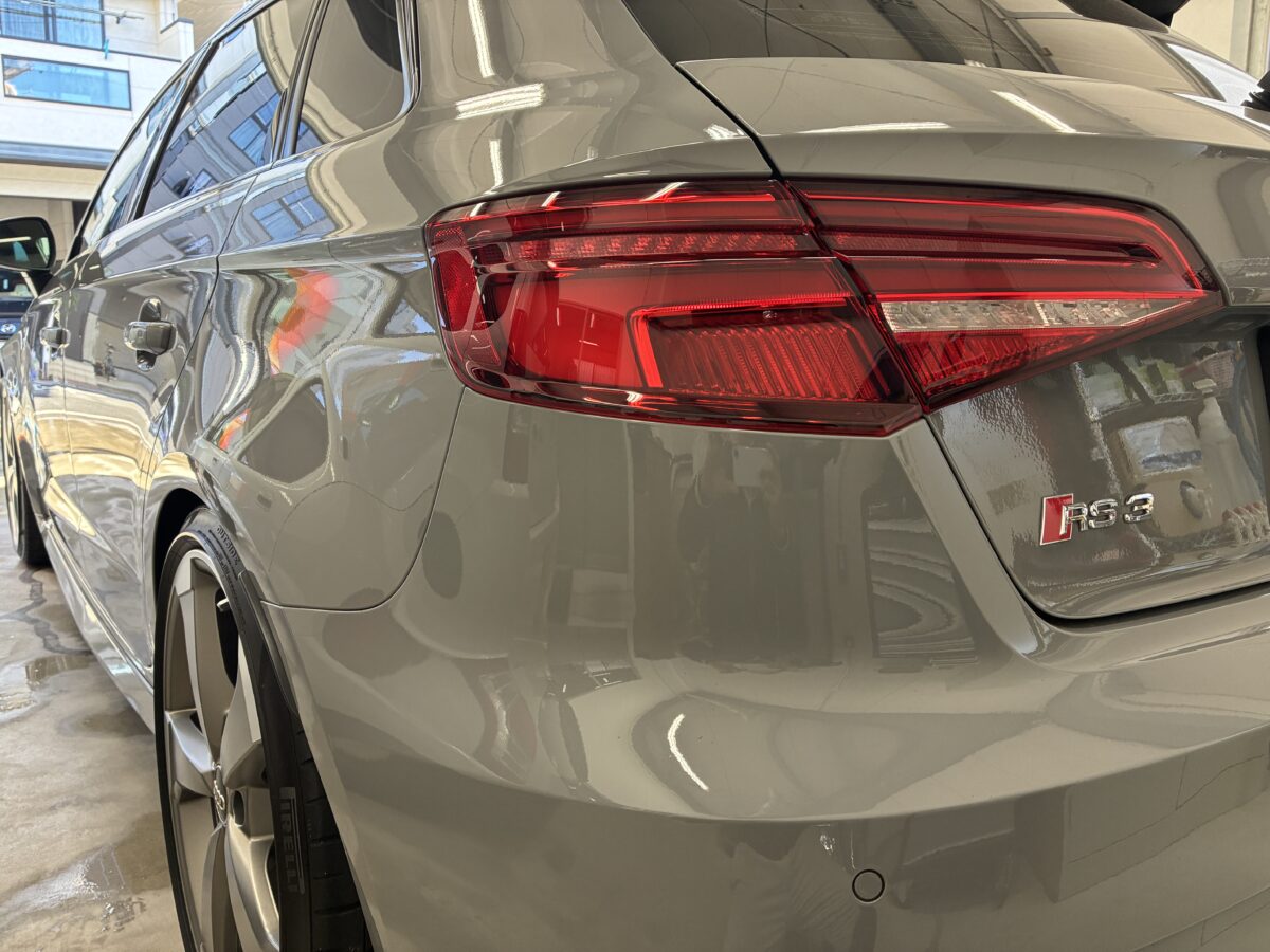 アウディRS3　ヘッドライト磨き