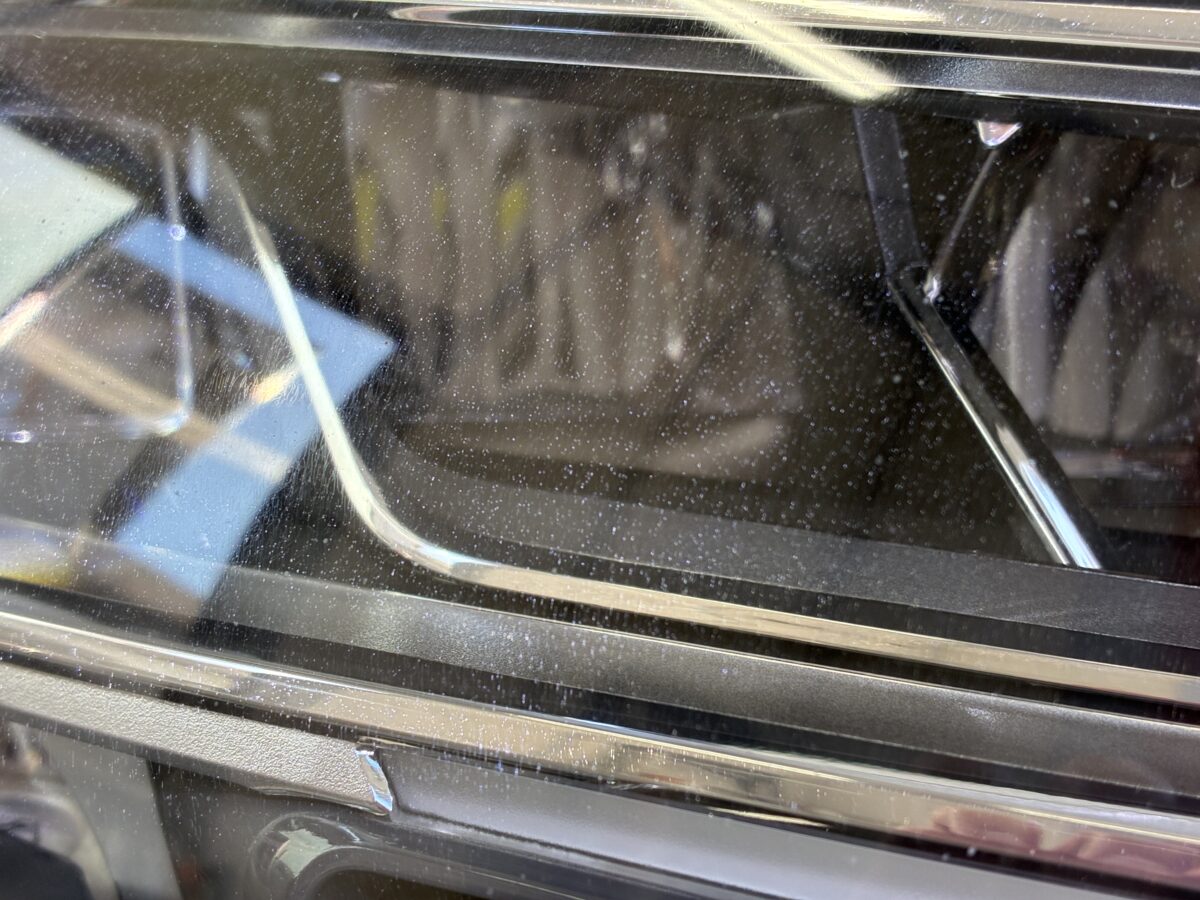 アウディRS3のヘッドライトクラック・ひび割れ除去