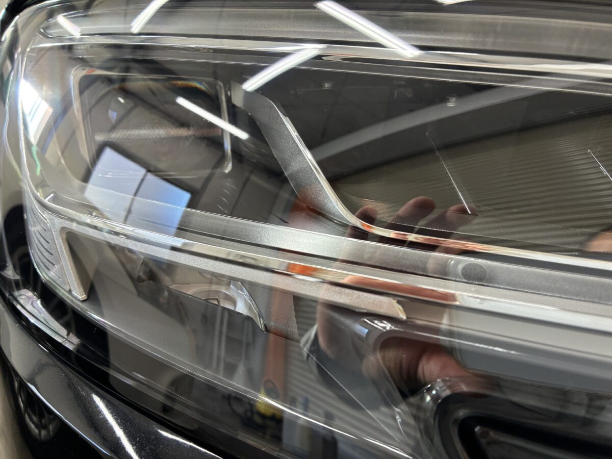 アウディS3のヘッドライト磨き後