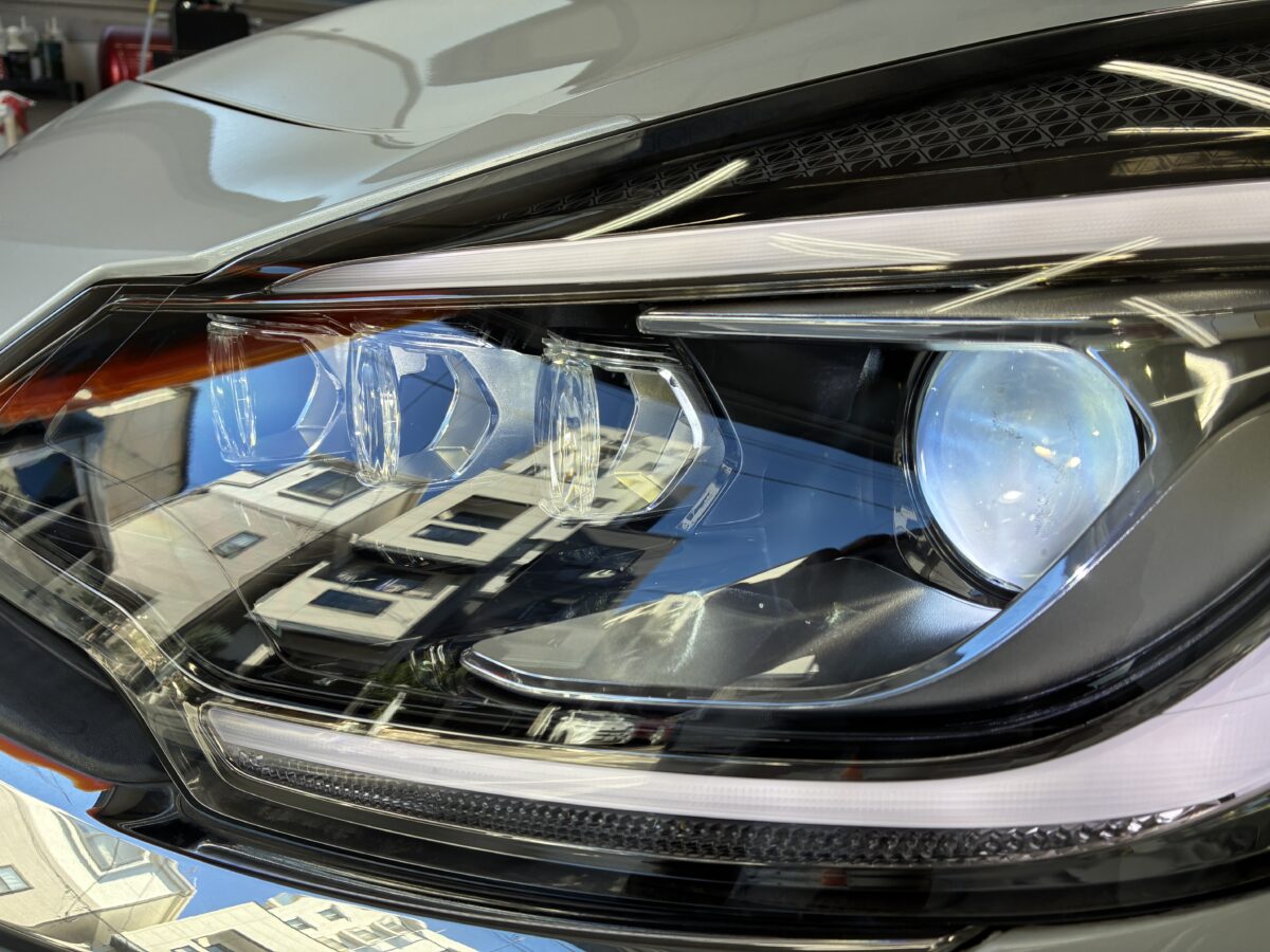 シトロエンDS3のヘッドライトリペア後のライト点灯時