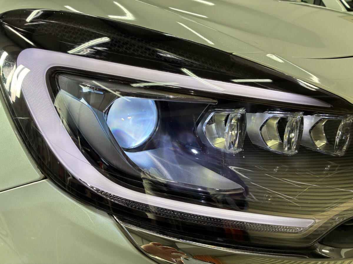 シトロエンDS3のヘッドライトにライトスモークプロテクションフィルム