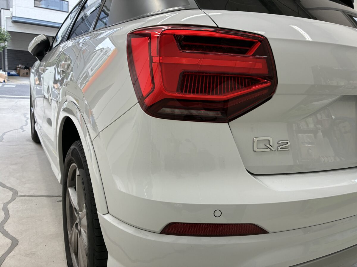 アウディQ2　ヘッドライト磨き