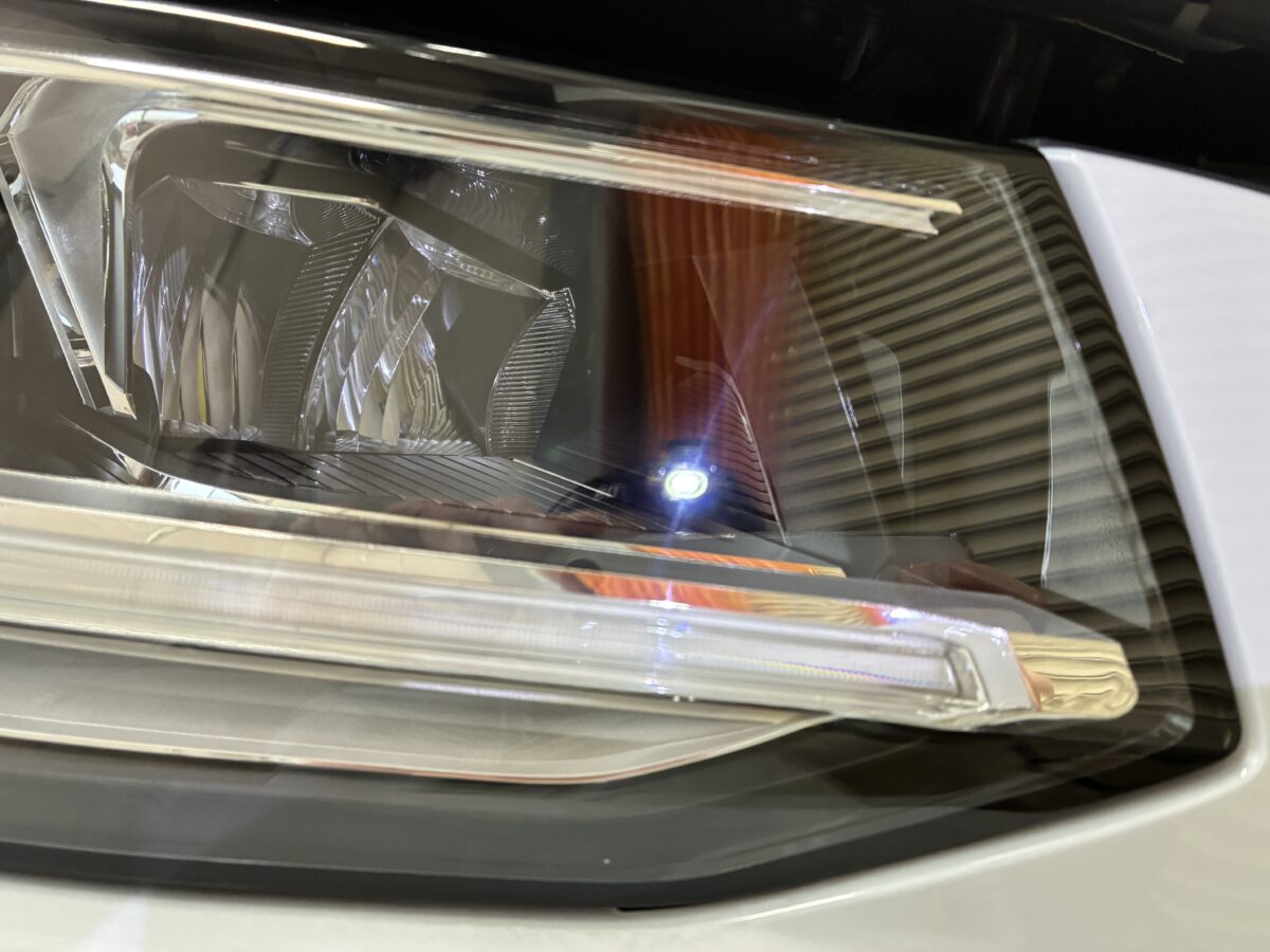 アウディQ2　ヘッドライトリペアでクラックはキレイに除去