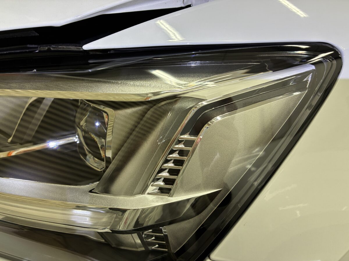 アウディのヘッドライト磨き後は、プロテクションフィルム施工がお勧めです。