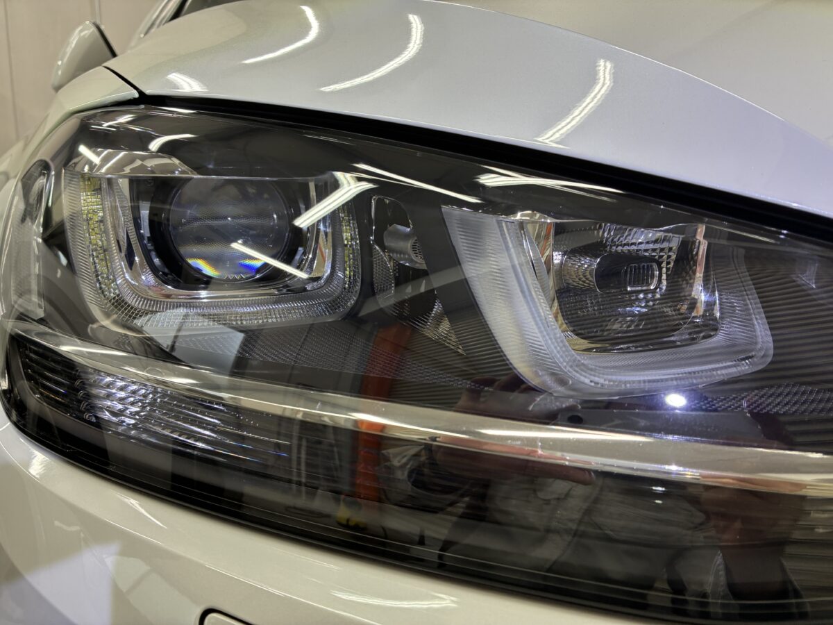 フォルクスワーゲンゴルフのヘッドライトリペア作業後