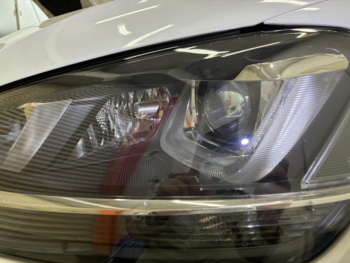 ヘッドライト磨きで綺麗にならなかったヘッドライトご相談下さい。