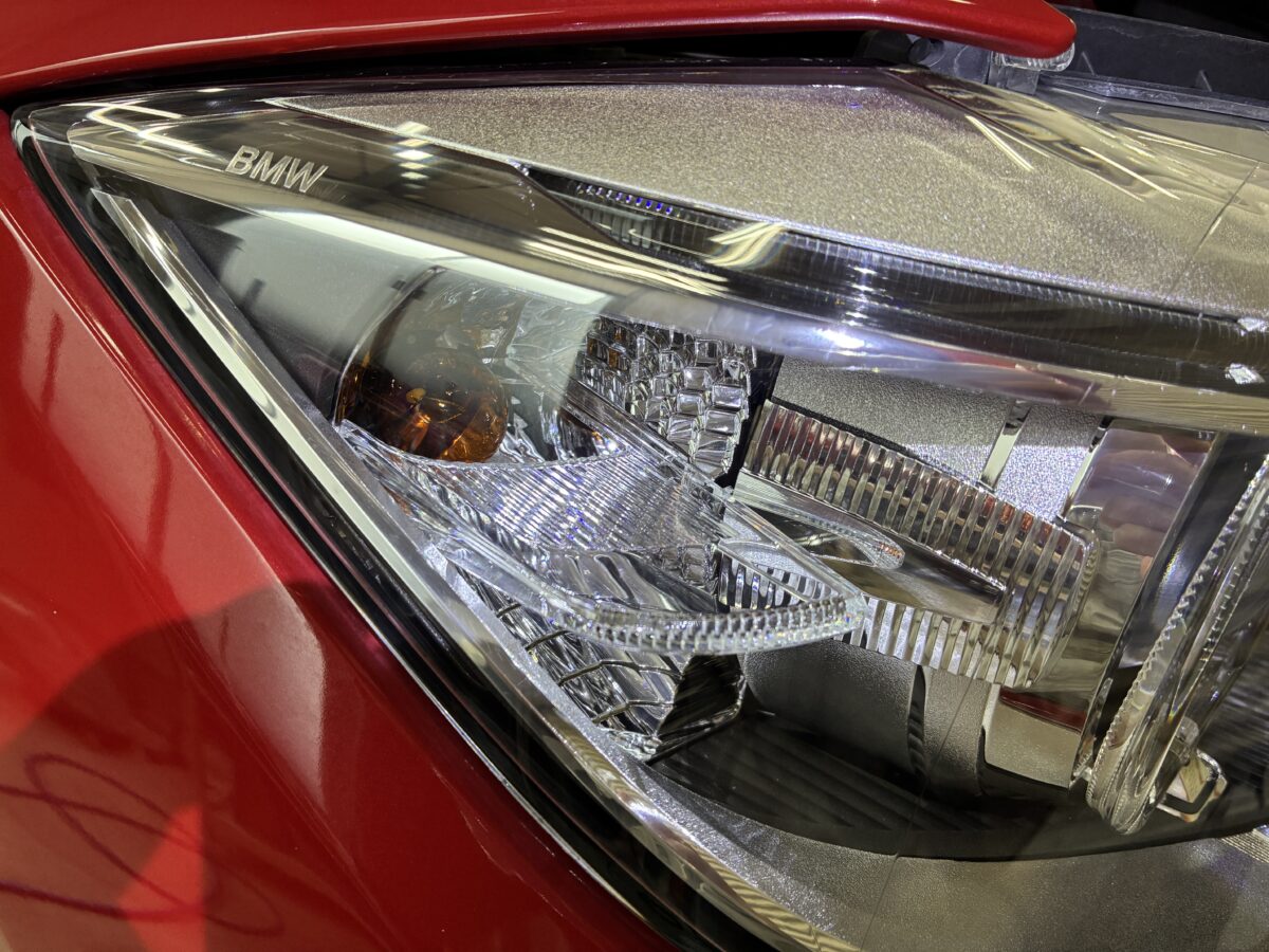 BMWF30 のヘッドライトリペア後