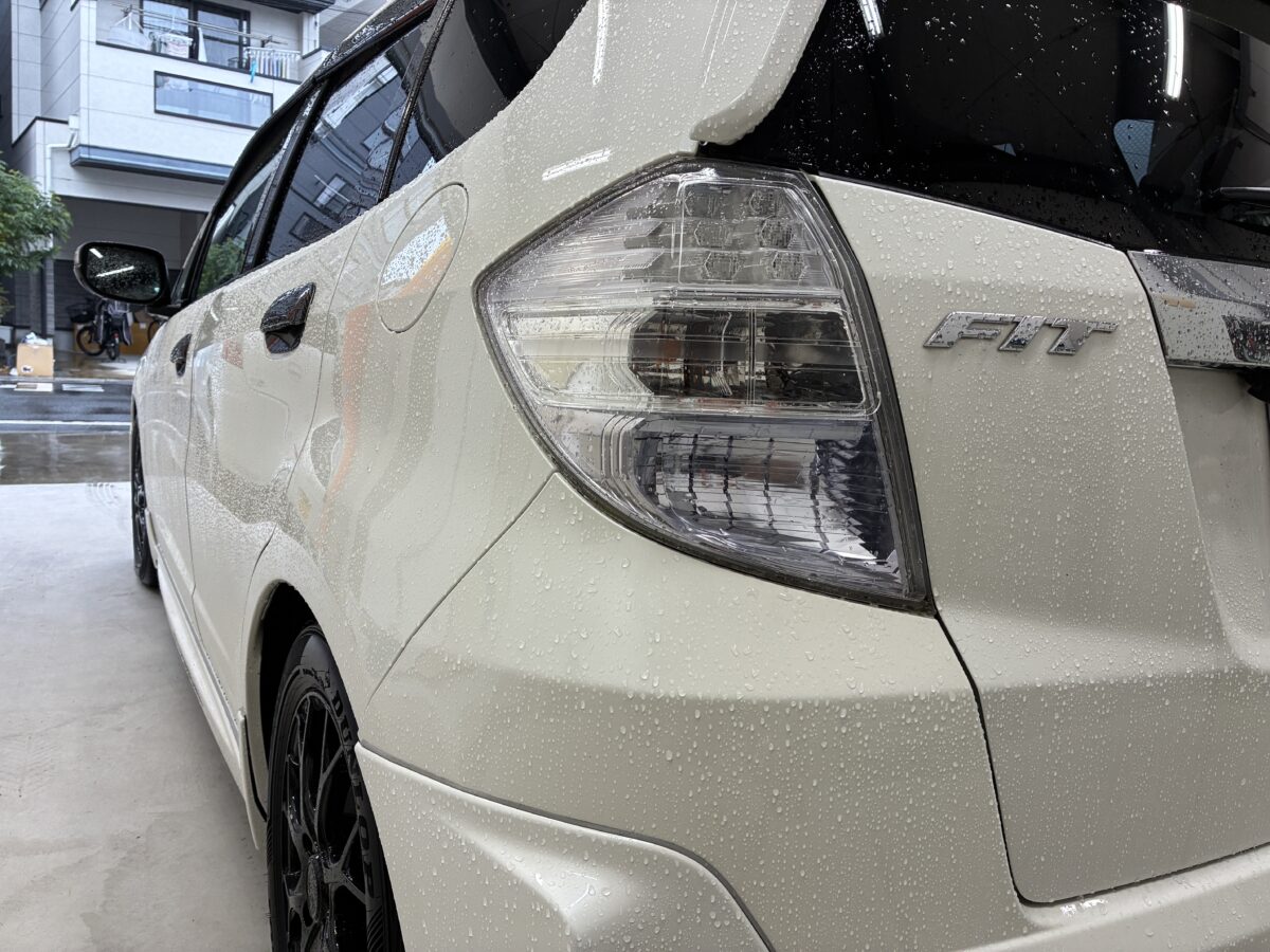フィットのヘッドライトリペア