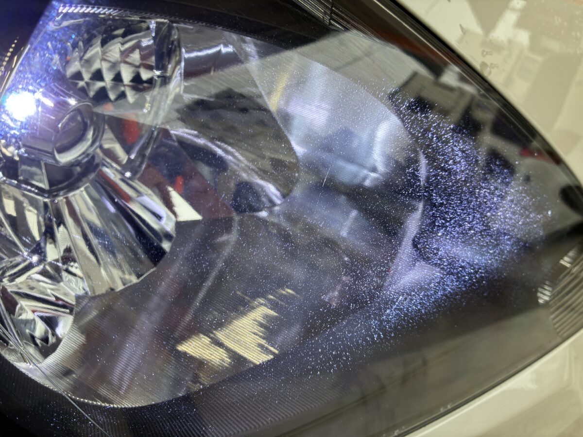 フィットのヘッドライトクラック