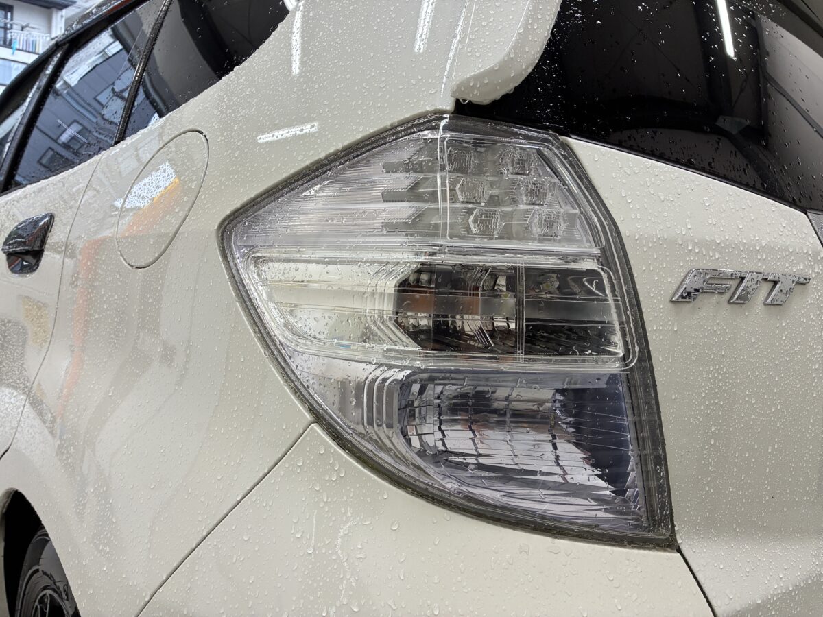 フィットのテールランプにPPF施工