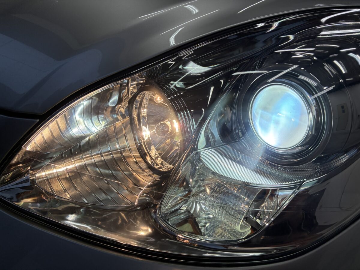 レクサスのヘッドライト磨き