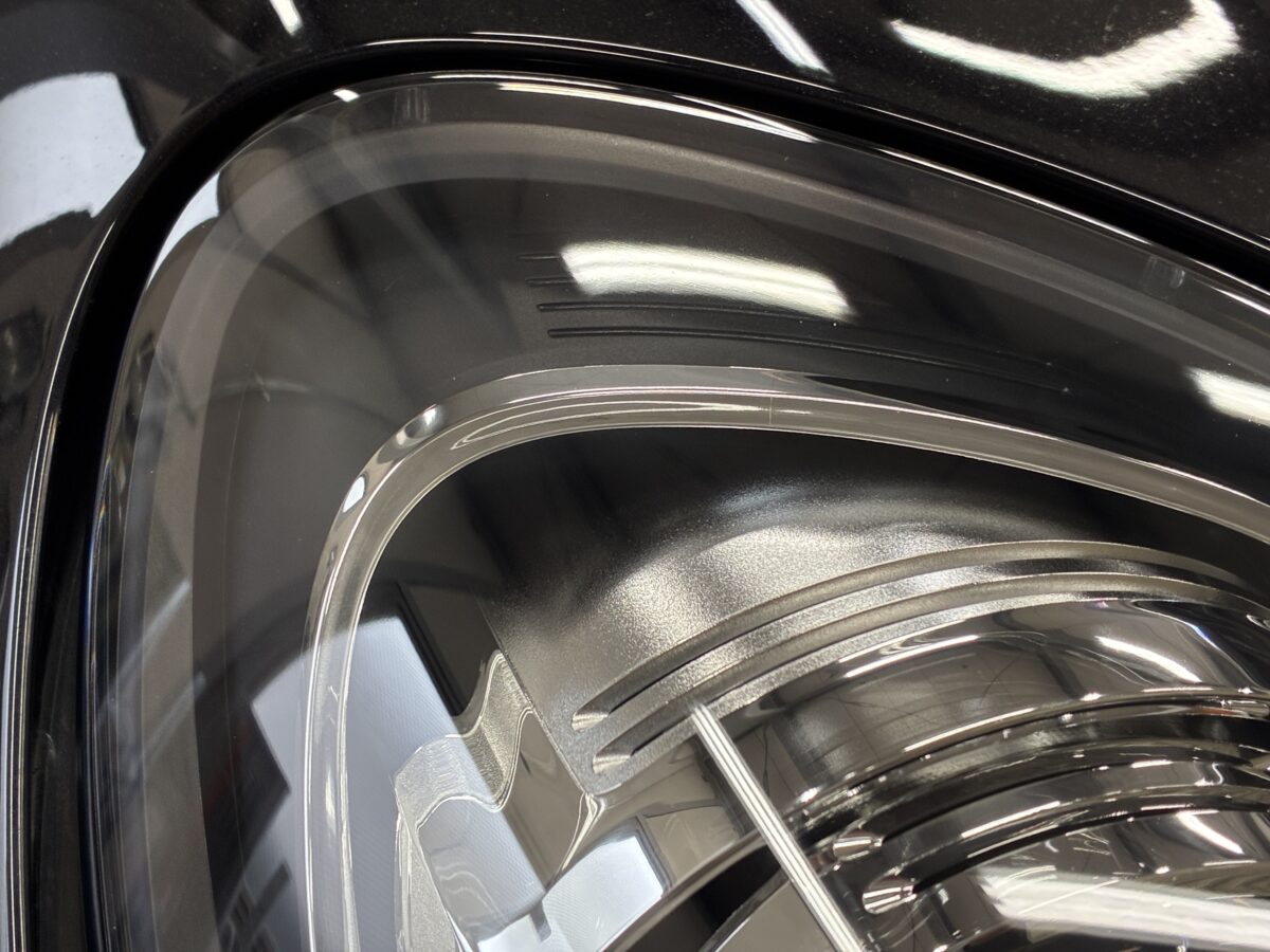 ポルシェのヘッドライトクラック・ひび割れは殆どがキレイになります。