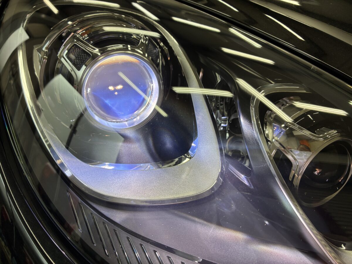 マカンのヘッドライトリペア後