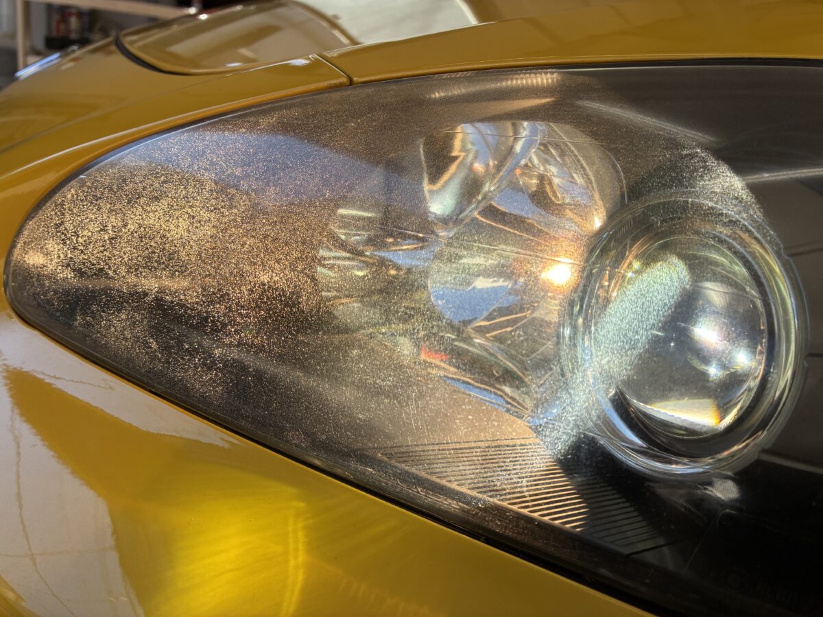 ホンダS2000　ヘッドライト劣化は意外と進行中です。