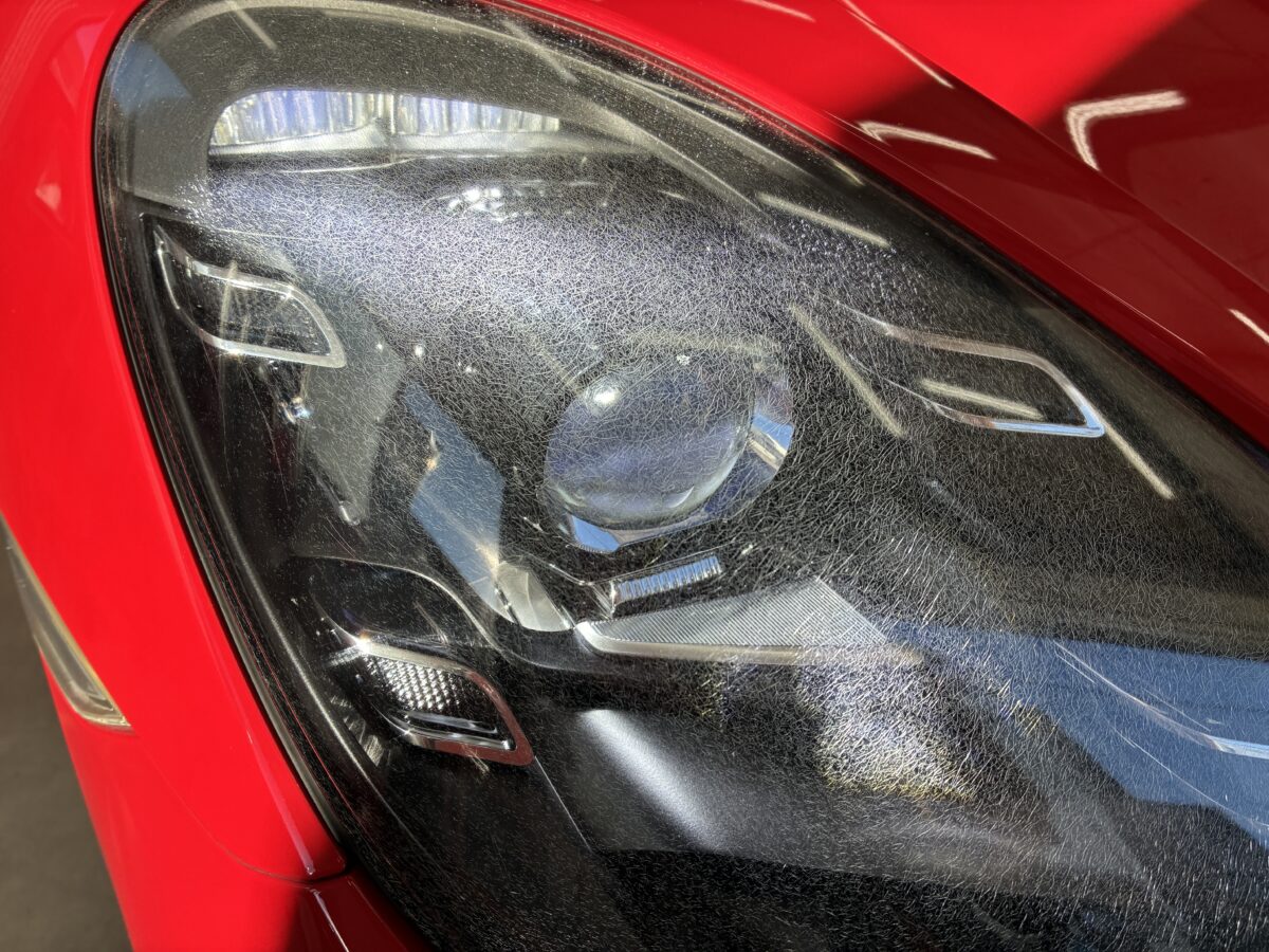 ポルシェ718ボクスターのヘッドライト磨き、プロテクションフィルム施工