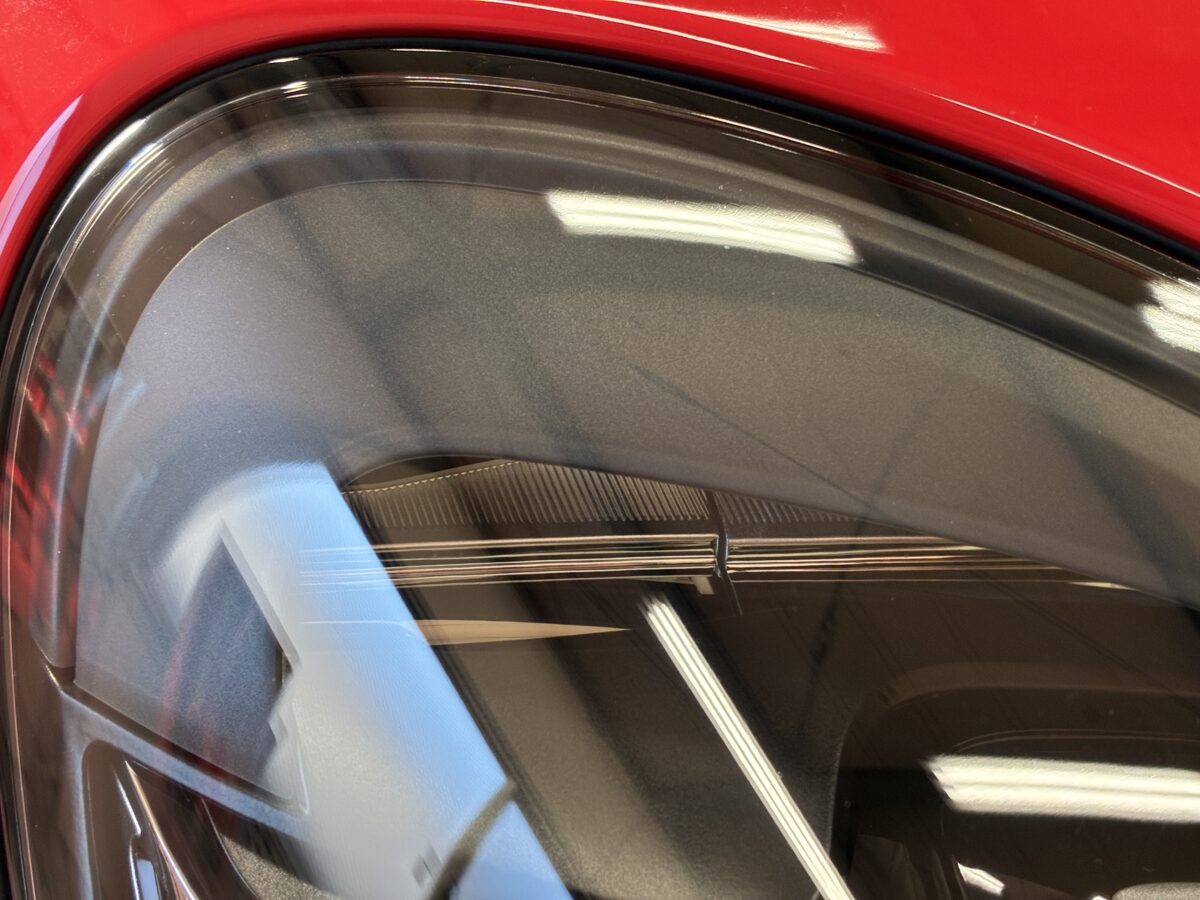 ポルシェ718ボクスターのヘッドライトクラック、ひび割れ除去後にプロテクションフィルム施工