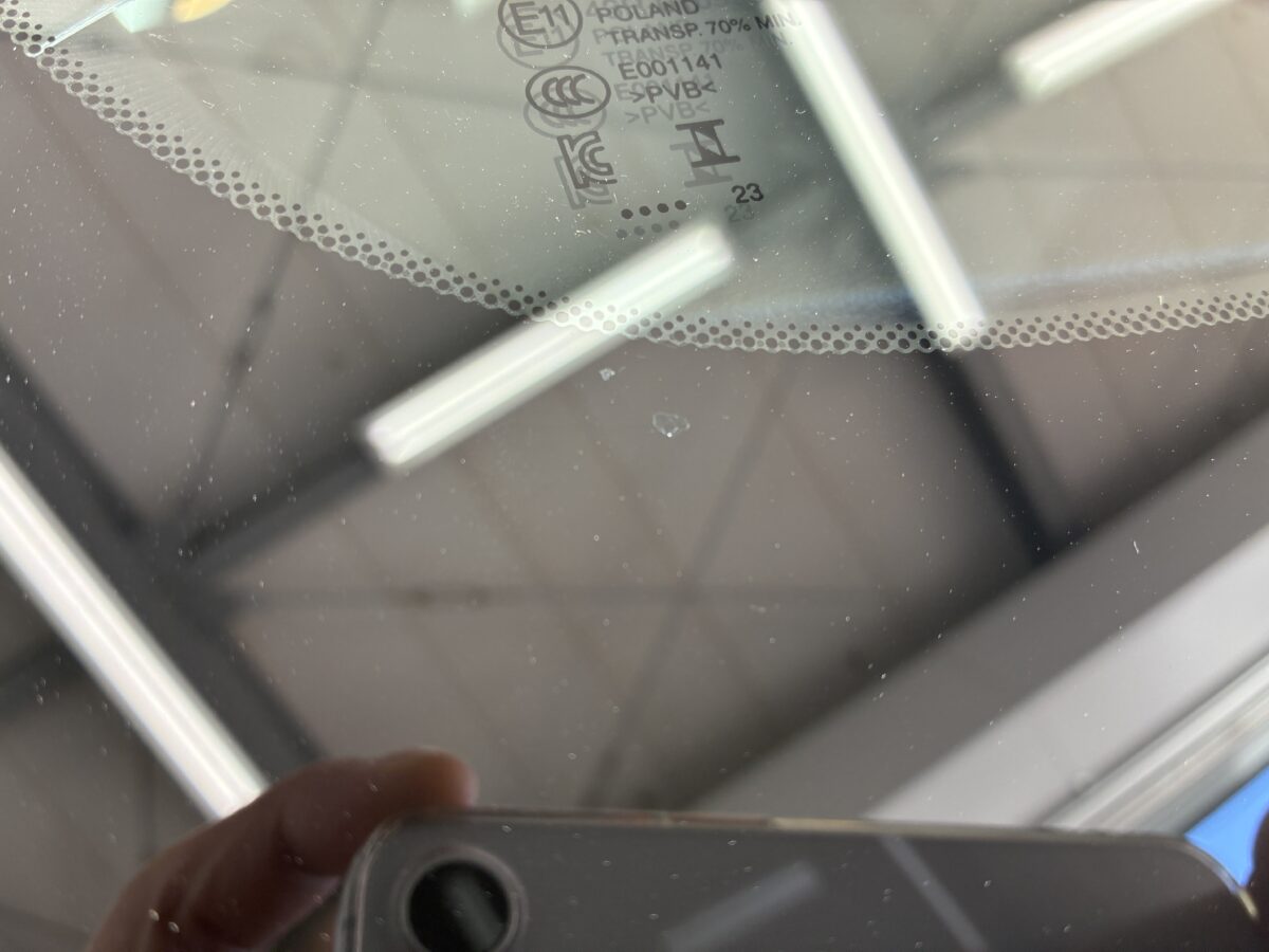 フロントガラスの飛び石傷修理後