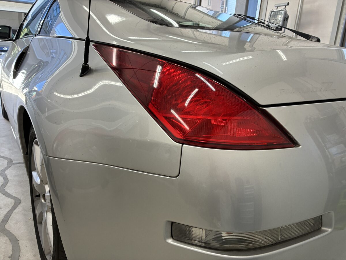 フェアレディZ33　ヘッドライト磨き