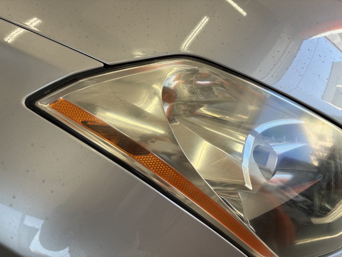 ヘッドライトの劣化に多く見られる黄ばみ