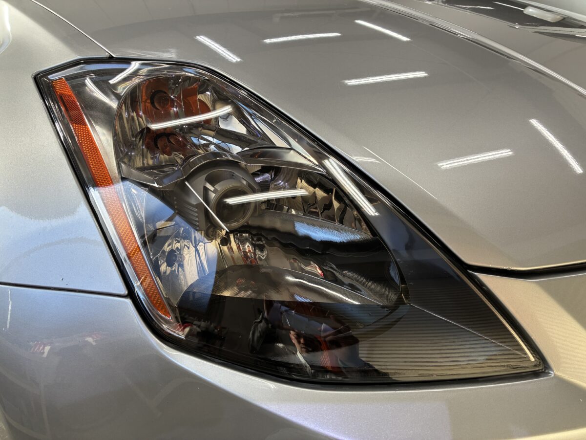 Z33のヘッドライト磨き、ライトスモークプロテクションフィルム施工