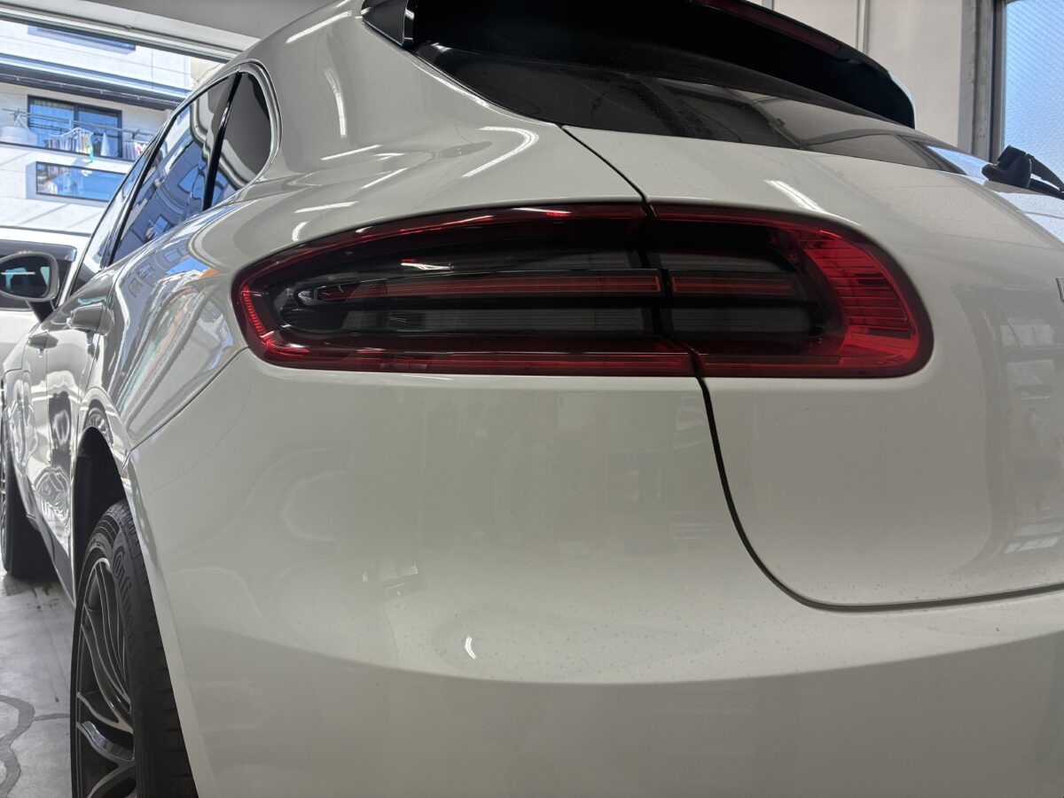 ポルシェマカン　ヘッドライト磨き