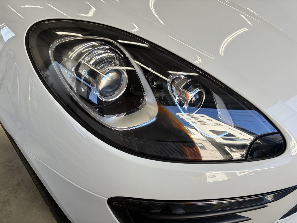 マカンのヘッドライトリペア作業後