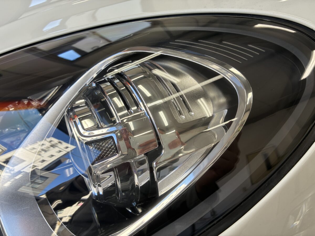 輸入車のヘッドライトに異変を感じたらなるべく早めに対処する事がお勧めです。