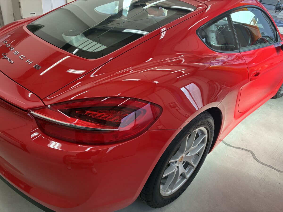 ポルシェ981ケイマン　ヘッドライト磨きのご依頼になります。