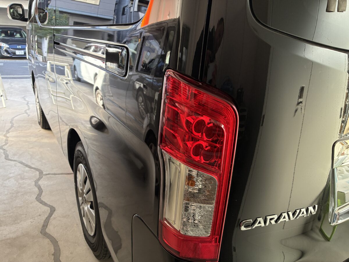 キャラバンのフロントガラス飛び石修理