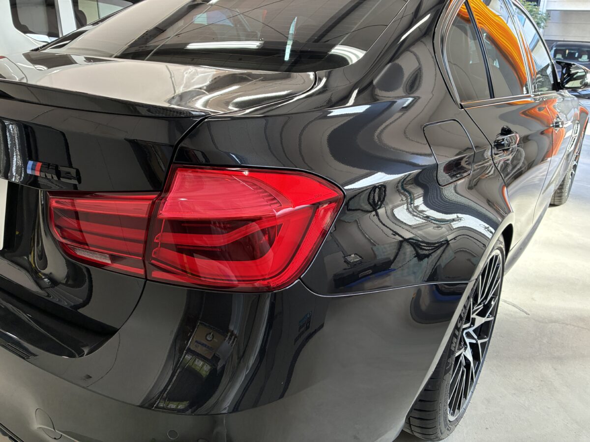 BMWM3　ヘッドライト磨き