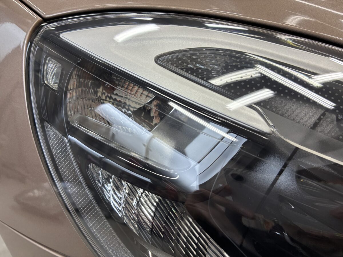 ボルボV40　ヘッドライトリペア後