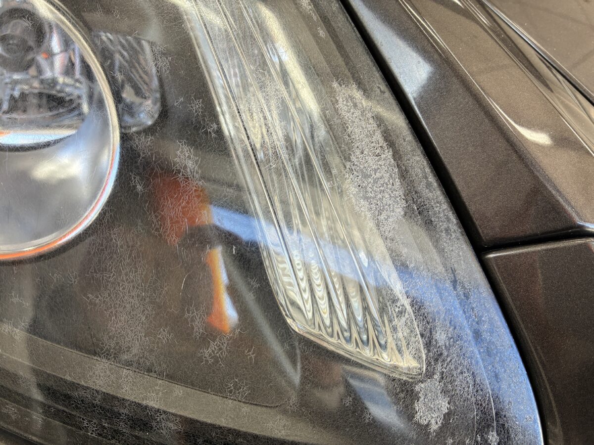 ポルシェ981ケイマンのヘッドライト磨き前