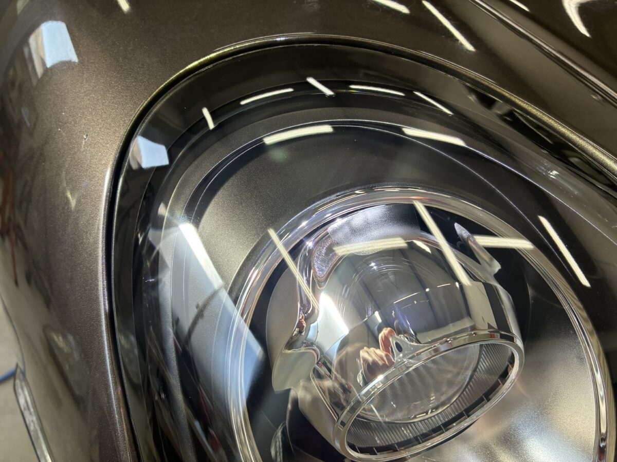 ポルシェケイマンのヘッドライト磨き後