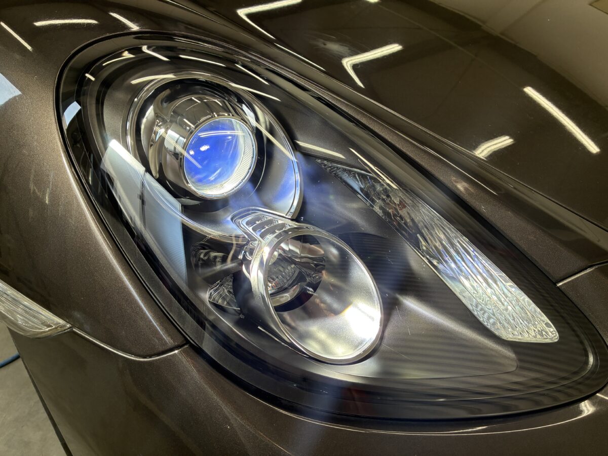ポルシェ981ケイマンのヘッドライトリペア後のライト点灯時