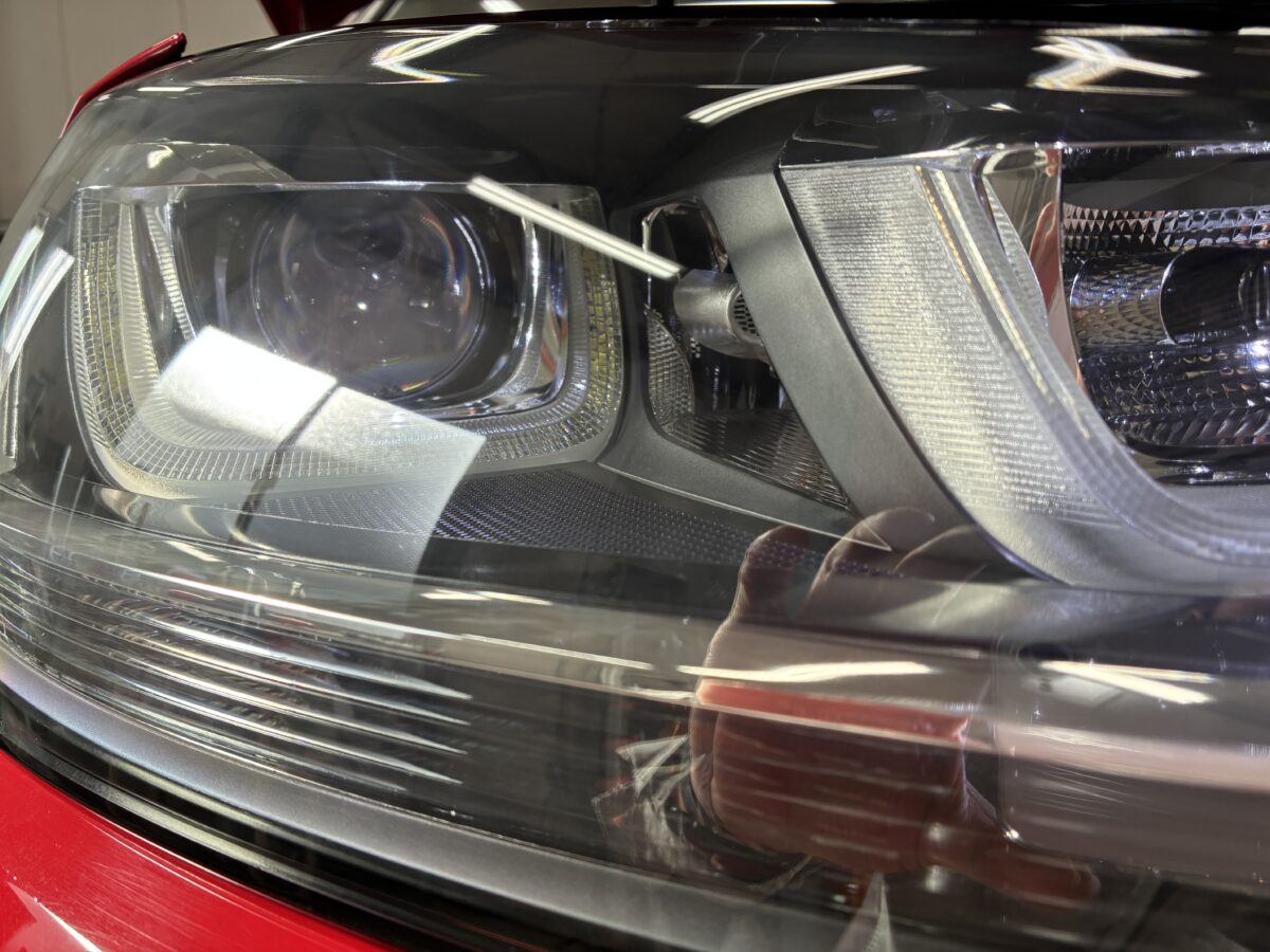 ゴルフ7 ヘッドライトクラック除去後