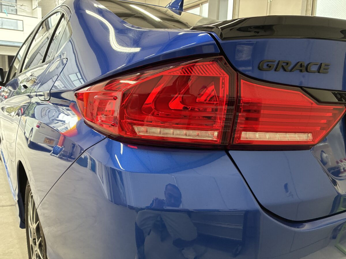 ホンダグレイス　ヘッドライト磨き