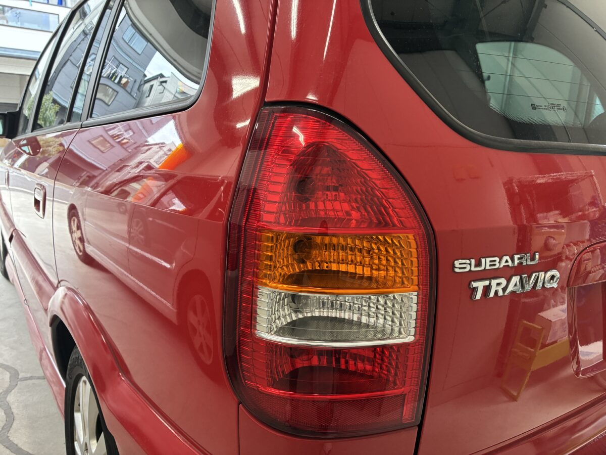 スバルトラヴィック ヘッドライト磨き