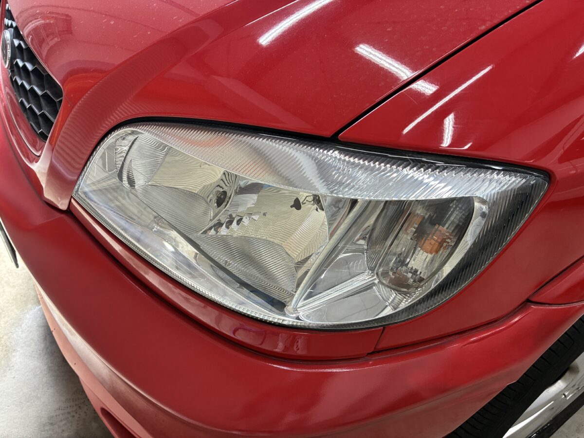 ヘッドライトの黄ばみにより、ぼやけた印象でしたが・・・