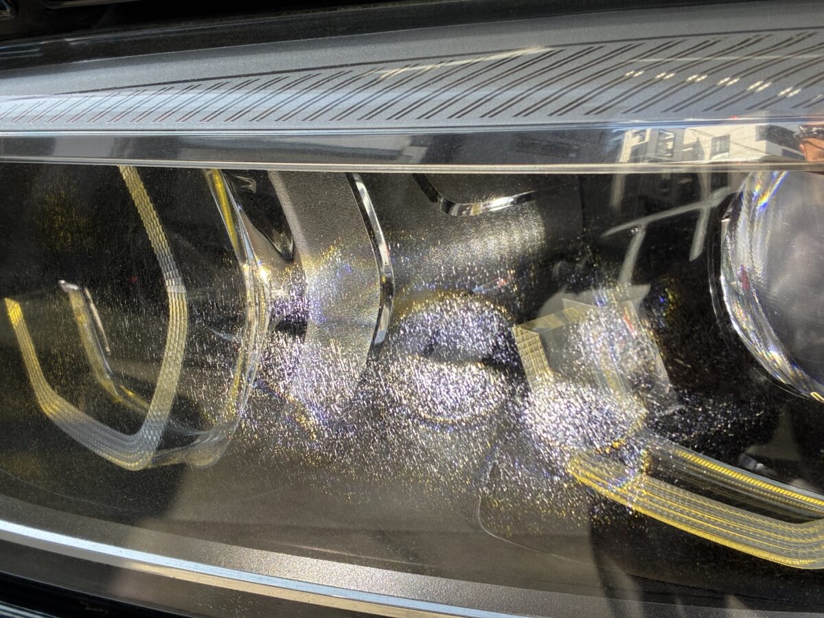 輸入車に多く見られるヘッドライトクラック・ひび割れ