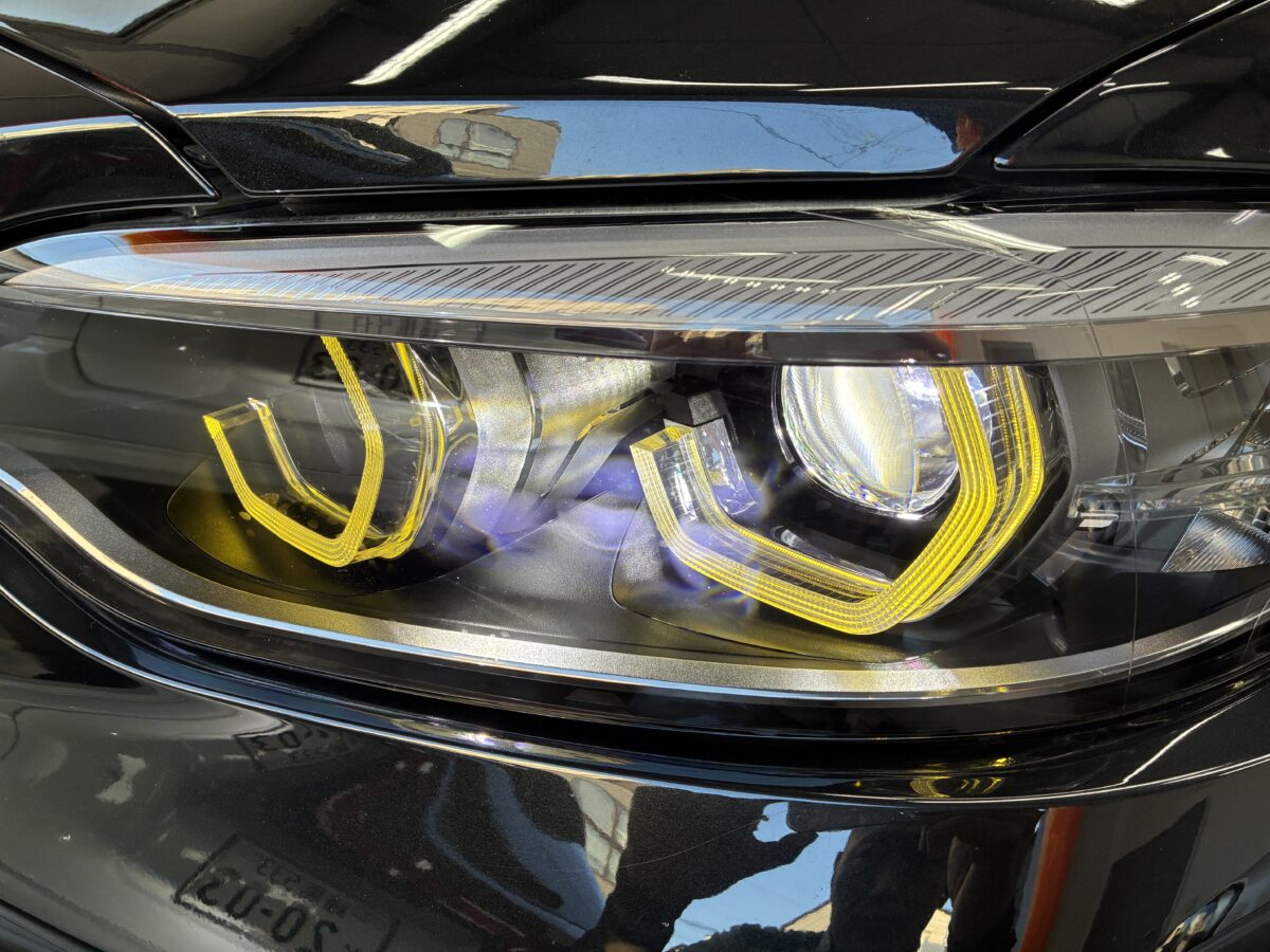 BMWM2のヘッドライトクラック除去