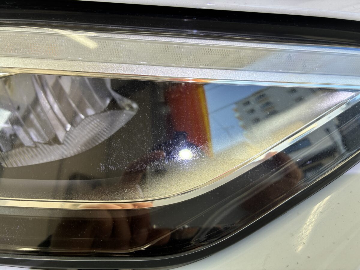 アウディA3 ヘッドライトのクラック