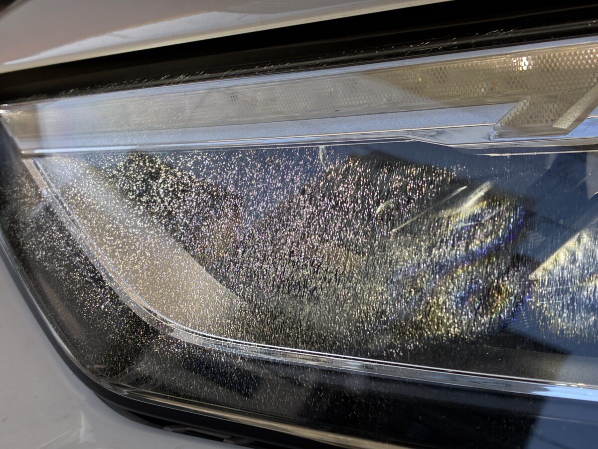 アウディA3 ヘッドライトクラック・ひび割れ除去